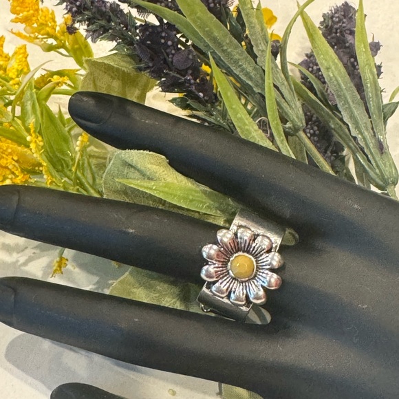 Daisy in Silver Tone with Yellow Center Stone Statement Ring - One Size Stretch - Picture 2 of 4
